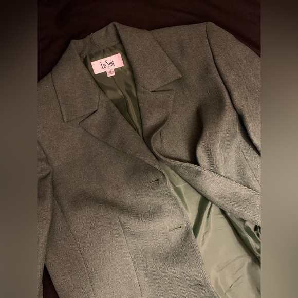 Le Suit Women's Olive Blazer and Skirt Set - Picture 5 of 10